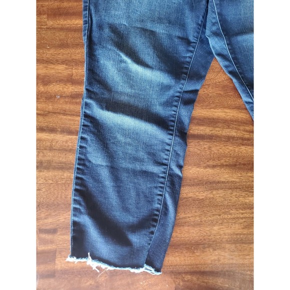 Universal Thread Womens Size 16 Mid-Rise Curvy Skinny Denim Capris Preowned - Picture 14 of 14